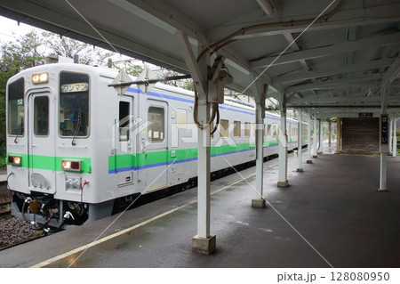 室蘭本線からの風景　母恋駅（キハ143系） 128080950