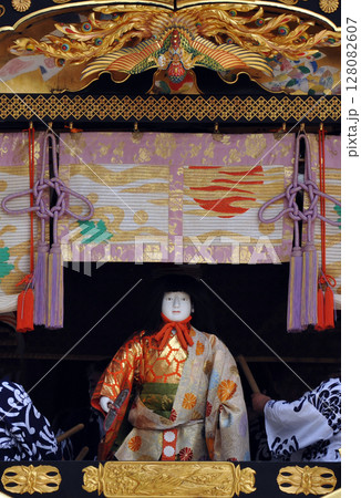 祇園祭 菊水鉾の稚児人形 祇園祭 菊水鉾の稚児人形 128082607