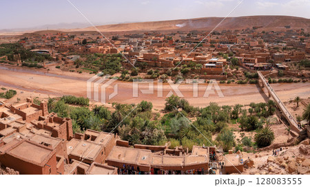 モロッコ　ワルザザード　アイトベンハッドゥの絶景 128083555