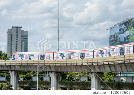 The Train coming at BTS Victory Monument Station 128083602