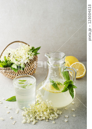 Elder flower drink Elder flower drink 128084818