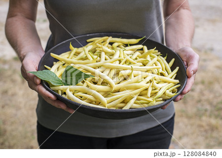 Yellow string beans 128084840