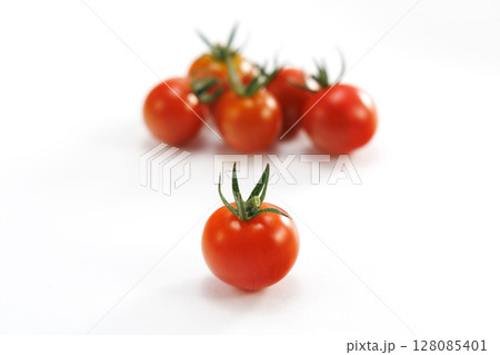 新鮮なミニトマト 128085401