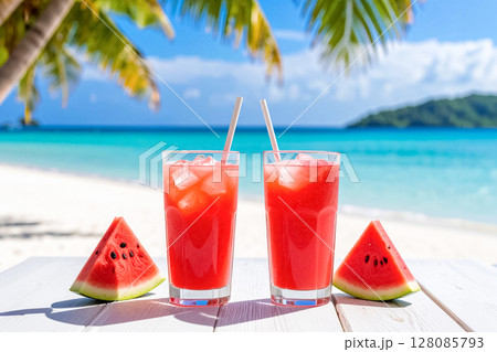 海辺で飲むスイカのジュース 128085793
