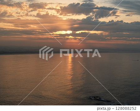 朝焼け 128088252