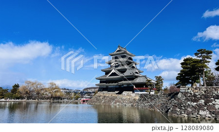 写真素材 国宝 冬の松本城 【長野県】 写真素材 国宝 冬の松本城 【長野県】 128089080