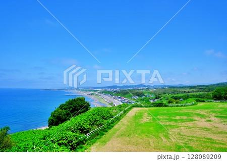 礼受牧場から留萌市街を望む風景 128089209