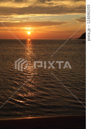 兵庫県　日本海　竹野浜　日の出 128090205