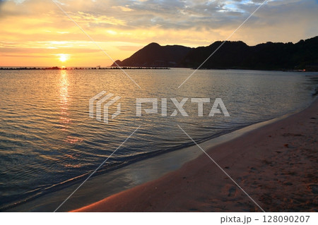 兵庫県 日本海 竹野浜 日の出 兵庫県 日本海 竹野浜 日の出 128090207