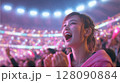 音楽フェスで輝く笑顔の瞬間	 128090884