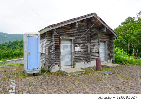 当丸展望台の閉鎖中のトイレ（簡易トイレは使えます 128091027