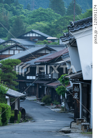木曽の宿場町 妻籠宿 木曽の宿場町 妻籠宿 128091174