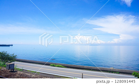 愛媛県伊予市の下灘駅周辺の海の絶景 愛媛県伊予市の下灘駅周辺の海の絶景 128091445