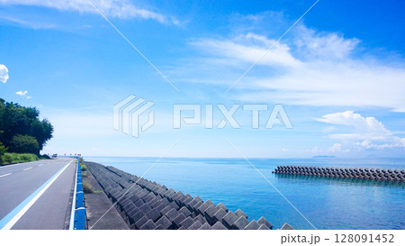 愛媛県伊予市の下灘駅周辺の海の絶景 128091452
