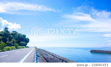 愛媛県伊予市の下灘駅周辺の海の絶景 128091453