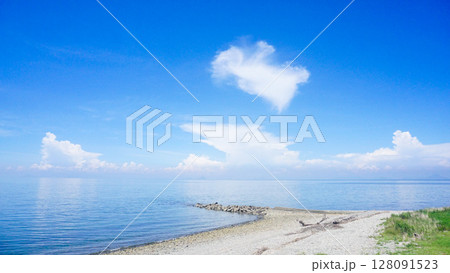 愛媛県伊予市の下灘駅周辺の海の絶景 128091523