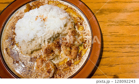 ココナッツミルクベースの海老カレー 128092243