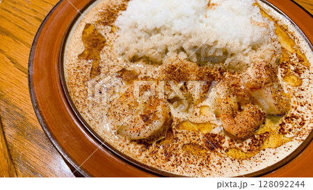 ココナッツミルクベースの海老カレー ココナッツミルクベースの海老カレー 128092244