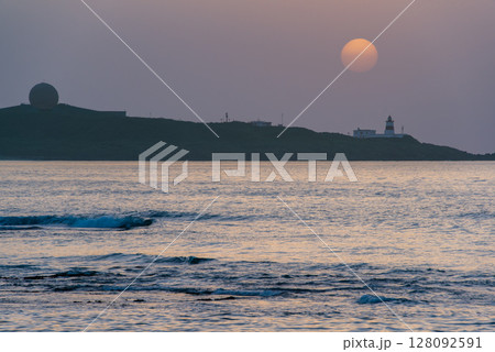 Coastal Sunset at Dusk in Shimen, Taiwan. 128092591