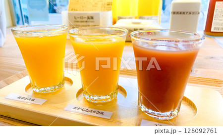 オレンジジュースの飲み比べセット オレンジジュースの飲み比べセット 128092761