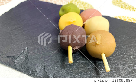 愛媛・松山銘菓 坊っちゃん団子 愛媛・松山銘菓 坊っちゃん団子 128093887