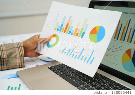 Asian business woman working with financial graph. 128096441