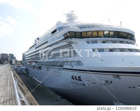 大さん橋に停泊する飛鳥Ⅲ 128096610