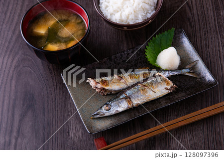 サンマ塩焼き定食 サンマ塩焼き定食 128097396