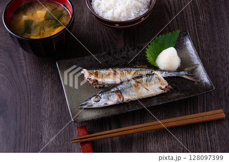 秋刀魚塩焼き定食 128097399