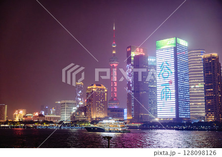 上海 外滩 バンドの夜景 黄浦江ライトアップ 上海 外滩 バンドの夜景 黄浦江ライトアップ 128098126