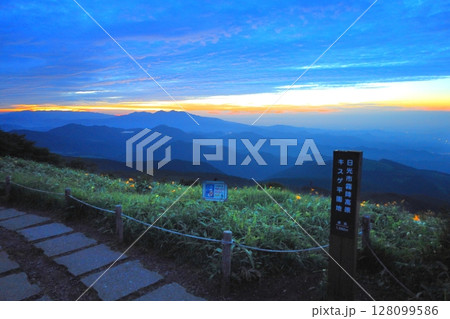 霧降高原 キスゲ平園地 天空回廊頂上からの絶景 霧降高原 キスゲ平園地 天空回廊頂上からの絶景 128099586