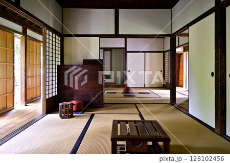 和風建築の居間 128102456