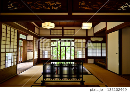 和風建築の居間 128102469