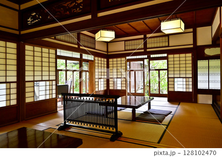 和風建築の居間 和風建築の居間 128102470