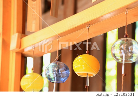 日本の風鈴 涼イメージ 日本の風鈴 涼イメージ 128102531