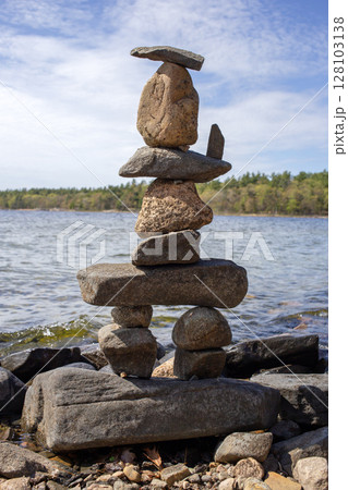 Balanced Stones Sculpture by the Tranquil Lakeside Shore, Canada. 128103138