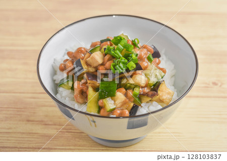 納豆と夏野菜のご飯 128103837