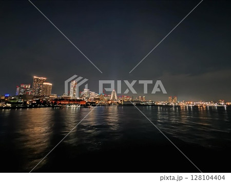 大桟橋から見たみなとみらいの夜景 大桟橋から見たみなとみらいの夜景 128104404