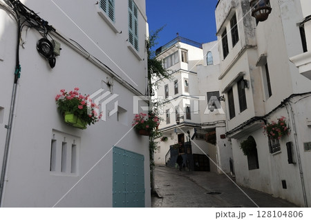 モロッコ　タンジェ　メディナの風景 128104806