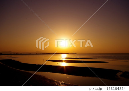 国東半島 真玉海岸の夕陽 恋叶ロード 国東半島 真玉海岸の夕陽 恋叶ロード 128104824