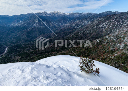 太鼓岩　洋上アルプス屋久島国立公園(冬 128104854