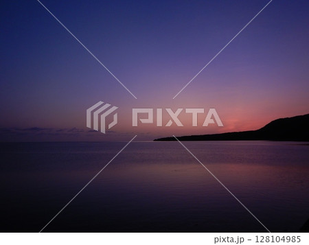 西表の朝焼け 128104985