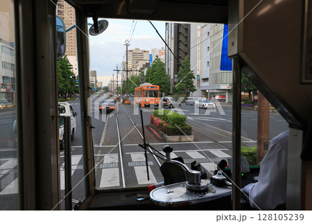 岡山電軌　7300形の運転席 128105239
