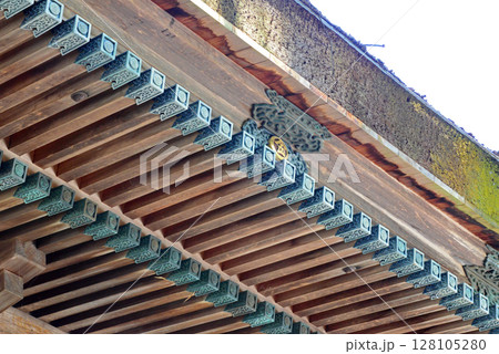 香川県金刀比羅宮拝殿の桧皮葺屋根と天井垂木 香川県金刀比羅宮拝殿の桧皮葺屋根と天井垂木 128105280