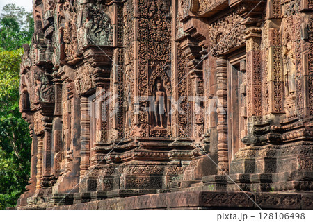 Beautiful bas relief in Banteay Srei a 10th century Cambodian temple dedicated to the Hindu god Shiva made by pink and red sandstone in Siem Reap, Cambodia. 128106498