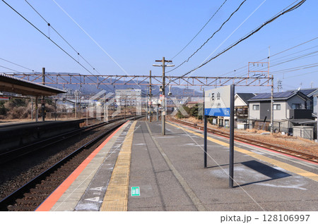 東海道本線 石山駅のホーム 東海道本線 石山駅のホーム 128106997