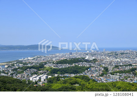 須磨浦山上遊園から明石海峡大橋・垂水方面を望む 128108041