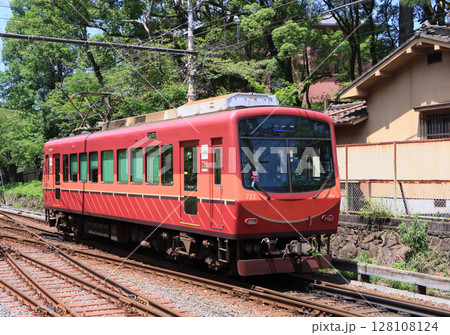 叡山電鉄　八瀬比叡山口駅に到着する720形 128108124