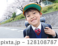 小学校入学 ランドセルを背負ったピカピカの一年生 アジアの日本人の男の子 128108787