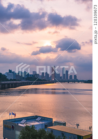 A view of the sunset city of Yeouido in the financial district taken on the Dongjak Bridge on the Han River in summer evening 128109673
